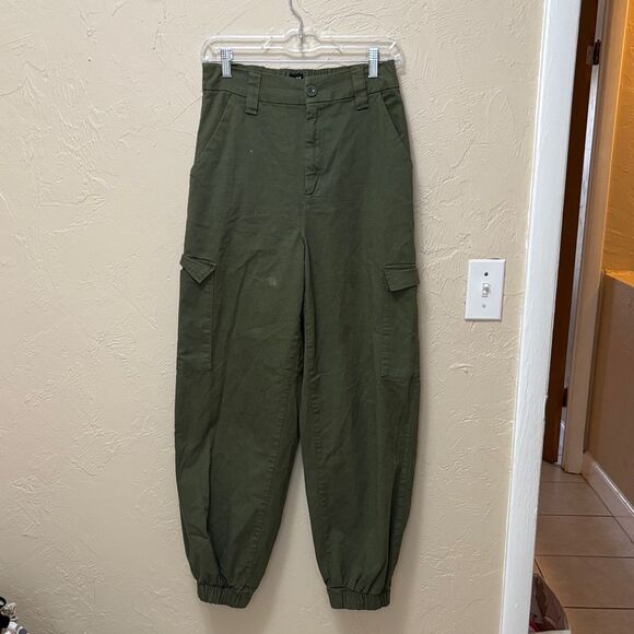 107. BDG Urban outfitters high waisted green cargo pants size medium - Picture 1 of 4